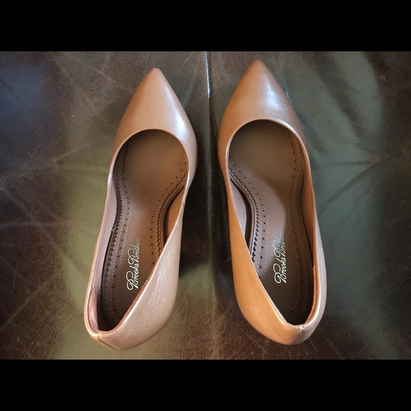 Brooks Brothers Cognac Heels - Picture 2 of 8